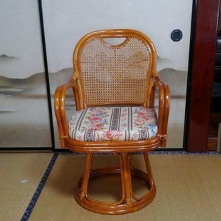 回転式藤椅子
