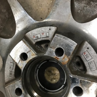 30プリウスに履いてました。