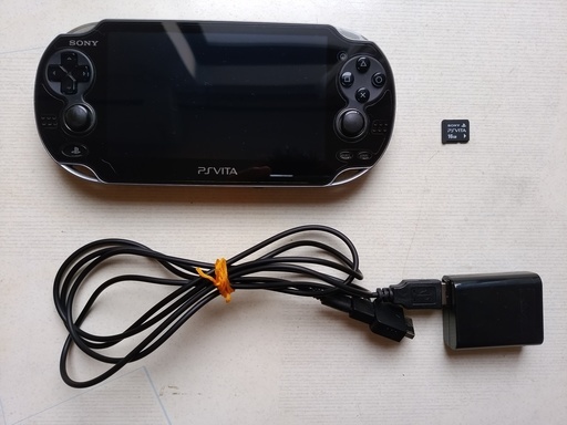 美品 PSVITA PCH-1000 有機EL クリスタルブラック メモリー16G 充電器