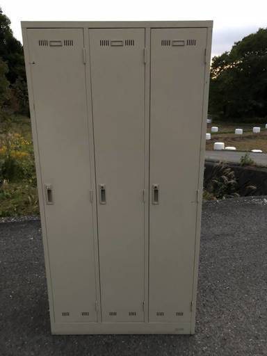 ★　オフィス.更衣室.ロッカー.中古 スチール 3人用　鍵有　広島発