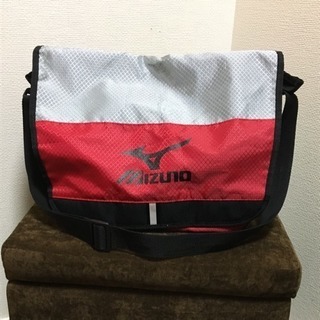 ミズノMizuno ショルダーバッグ レッスンバッグ  赤&シルバー