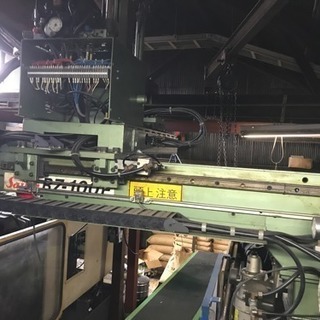 プラスチック成形機 取り出しロボット付き