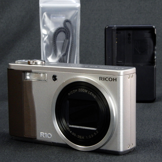 RICOH デジタルカメラ R10 光学7.1倍 シルバー  Used