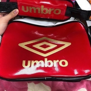 umbroエナメルミニバッグ