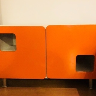 【0円】レトロなオレンジ色のトビラが特徴の棚