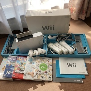 Wii本体 リモコン3本・ヌンチャク4本・ソフト５枚