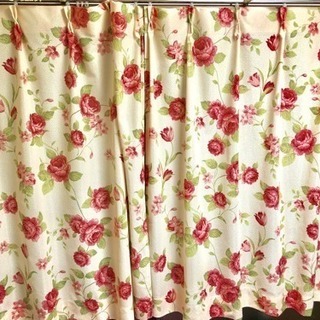 バラ柄のカーテン・100×丈108cm・2枚組【まだあります】