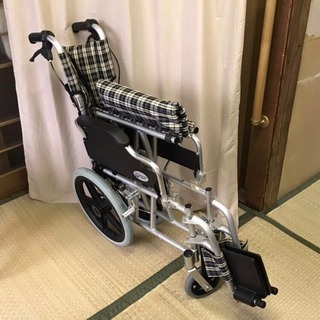 【新品】介助式アルミ製車椅子 CAH-20SU ☆軽量☆折り畳み☆背折式☆肘跳ね上げ式☆脚部開閉・脱着式☆ノーパンク☆連動ブレーキ☆Wシート