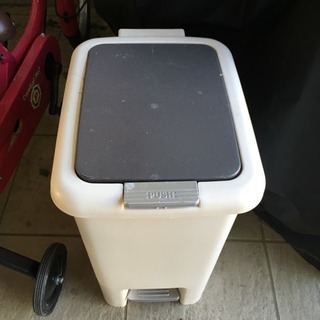 ニトリ ペダルペール ゴミ箱 ペダル式