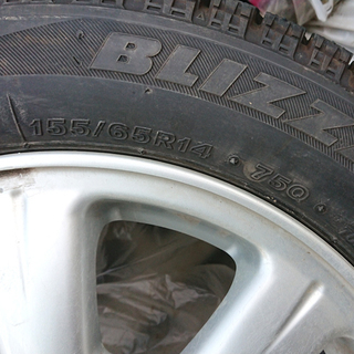 2017年製 スタッドレスタイヤ ４本 ホイール付き 155/65R14