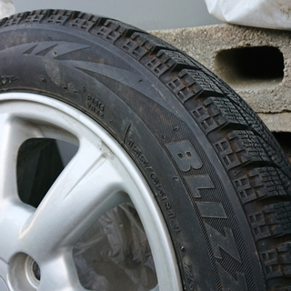 2017年製 スタッドレスタイヤ ４本 ホイール付き 155/65R14