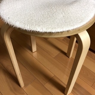 IKEAの丸椅子