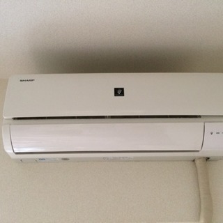 中古 SHARP AY-B22SD-W 2012年製の冷房暖房エアコンです。 chateauduroi.co
