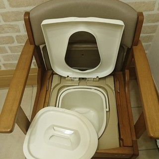 ポータブルトイレ　家具調トイレ自立３型R