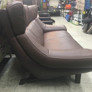 ご来店お持ち帰り出来る方限定！カリモク　2人掛けレザーソファ【トレジャーファクトリー吉川店】