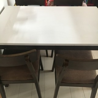 白くてオシャレダイニングテーブル　椅子４脚