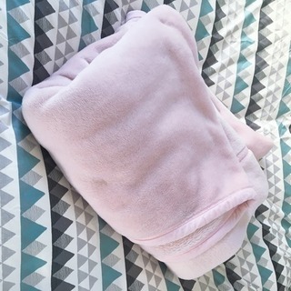 ピンクの毛布(シングル)