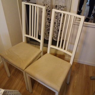 美品、シンプルな椅子2脚セットで