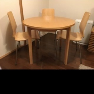 ケユカ ダイニングテーブルとIKEAの椅子