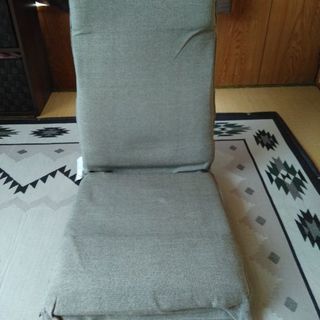 ニトリの座椅子（ウサギ総柄カバー付き）