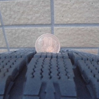 17年スタッドレス205/60R16 PCD5穴100