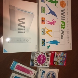【値下げ、中古品】Wii本体+Wii Fit Plus+コントロ...