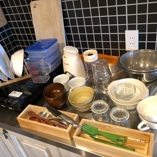 キッチン小物類(食器、ジューサー、調理器具)