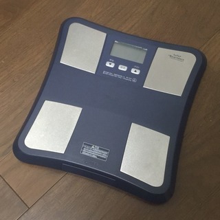 【取引中／箱・説明書付】タニタ 体脂肪計付体重計