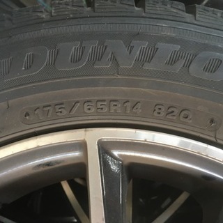 値下げしています。1シーズンのみ使用のスタッドレス