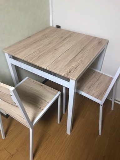 ２人がけテーブルと椅子のセット 10,000円
