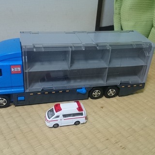 再値下げしました！TOMICA トレーラーです。1,800円➡9...