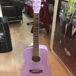 可愛い紫のギター