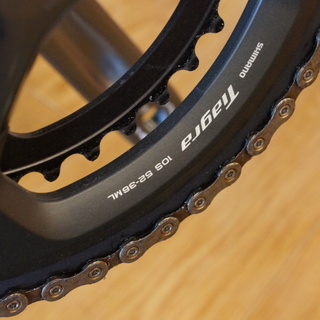 【美品】アルミロードバイク フォーカス ＦＯＣＵＳ ＣＡＹＯ ＴＩＡＧＲＡ サイズ48　ブラックブルー