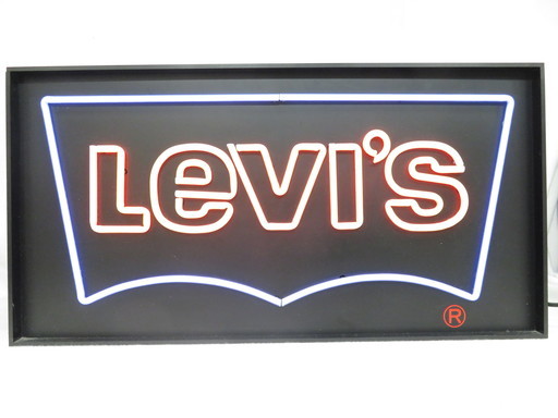 取りに来れる方限定！LEVI‘Sのネオン菅パネル！