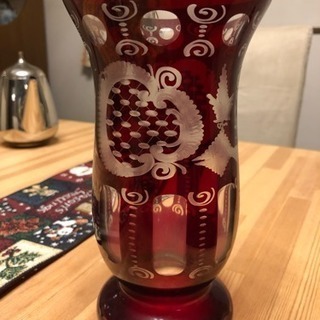 ボヘミアグラス 花瓶 レッド ワイン色