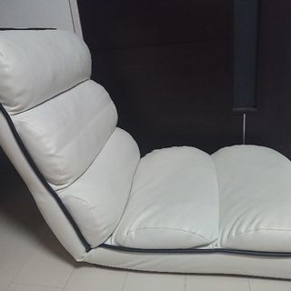 白　座椅子　ウレタンフォーム