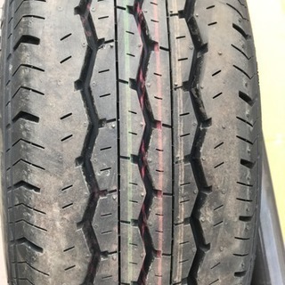 値下げ！ ハイエース 新車外しのタイヤ