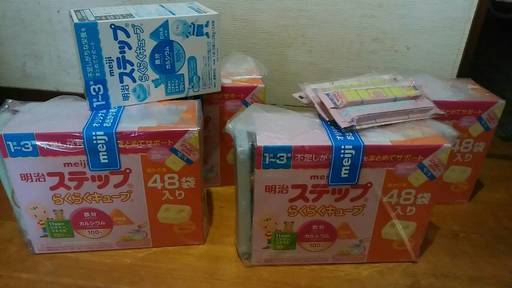 未開封の明治ステップアップらくらくキューブ４セット （おまけ付き）