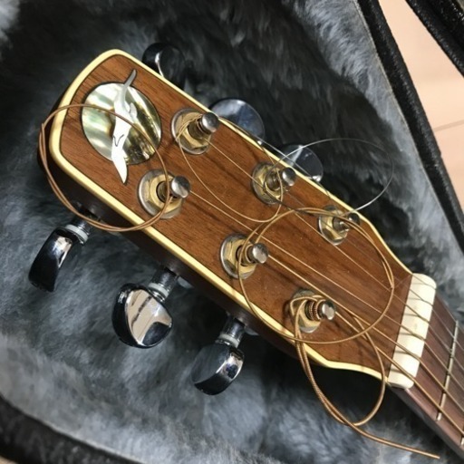 seagull 最上位機種 Artistシリーズ 13インチの小ぶりなギターです。