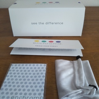 色覚補正メガネ　エンクロマ