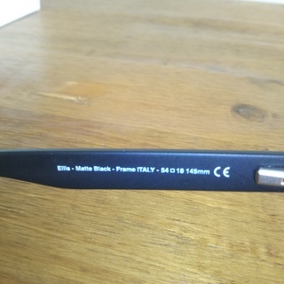 色覚補正メガネ　エンクロマ