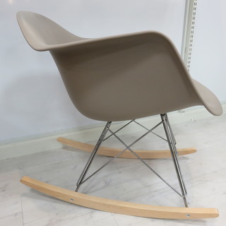 取りに来れる方限定！Vitraの1人掛けシェルチェア！