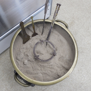 火鉢 茶道具 唐金 幅44cm 高さ28cm 持ち手付き 灰 五徳 囲炉裏 時代物