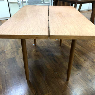 UNICO(ウニコ)のダイニングテーブル