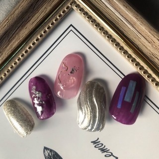 ❶月Nail💅成人式にもオススメ🌹¥5400‼️沖縄市隠れ家サロン💅 − 沖縄県