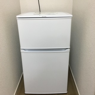 【無料】小型冷蔵庫、事務所で半年使いました。キレイです。