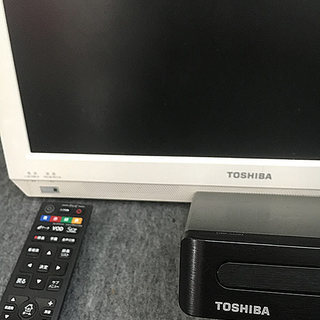 TOSHIBAテレビREGZAレグザ19B3（ホワイト色） & ...