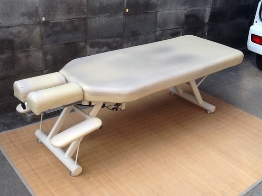 【希少】カイロベッド、整体、アプローチ、マッサージベッド　高田ベッド製作所のお品　状態は画像でご確認を　配達もします