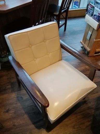 高級感のある革製の椅子　２脚