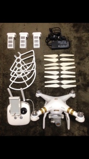 DJI ファントム 3 プロフェッショナル 中古 バッテリー3本付き キャリングバッグ付き。元々17万円→10万円→89000円→7万円→59000円にまけます(ToT)❗️。